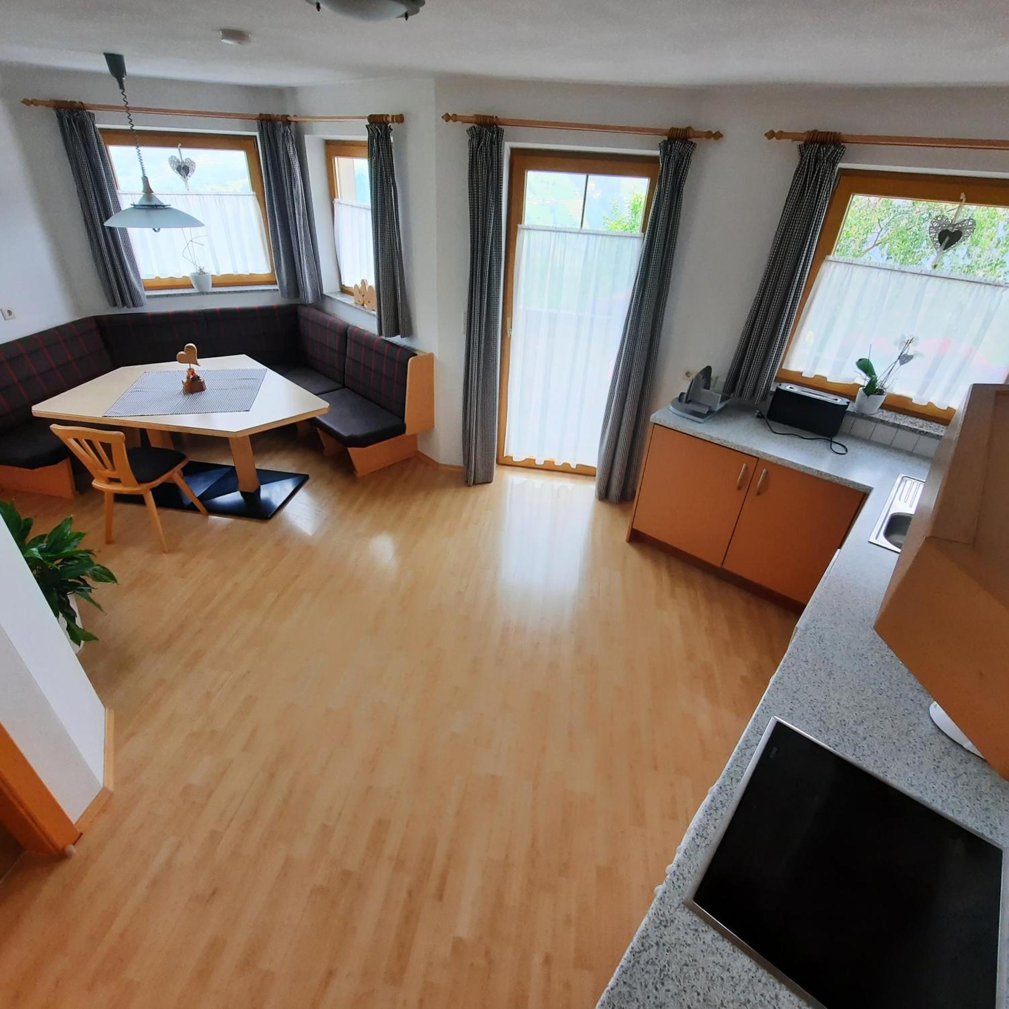 Landhaus Katharina Bis 12 Personen Mit Saunachalet Und Blick Auf Die Bergwelt Des Zillertals Hippach Exterior photo